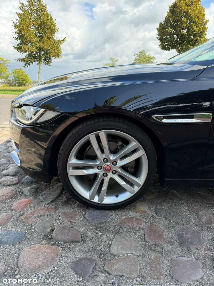 Jaguar XE 2.0 T Prestige - 19