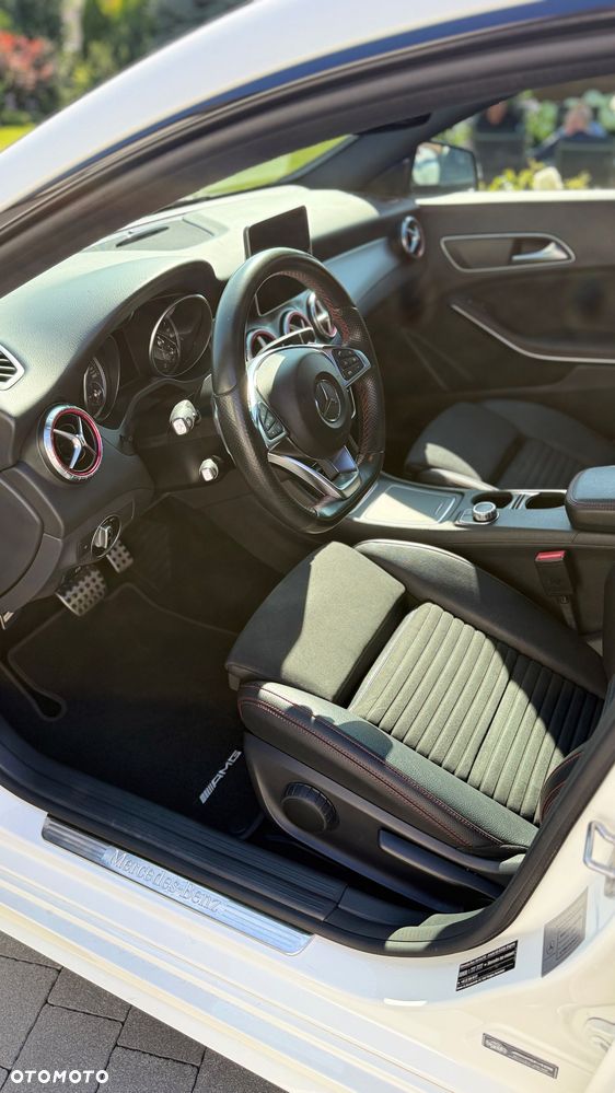 Mercedes-Benz CLA 200 7G-DCT AMG Line - 12