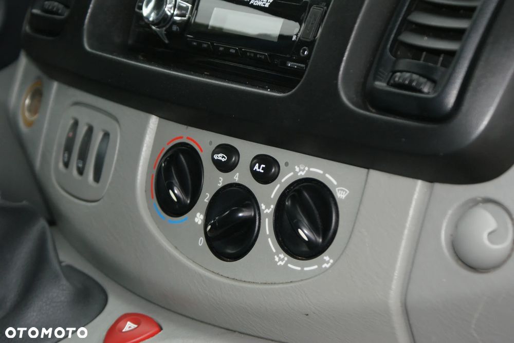 Renault Trafic - 11