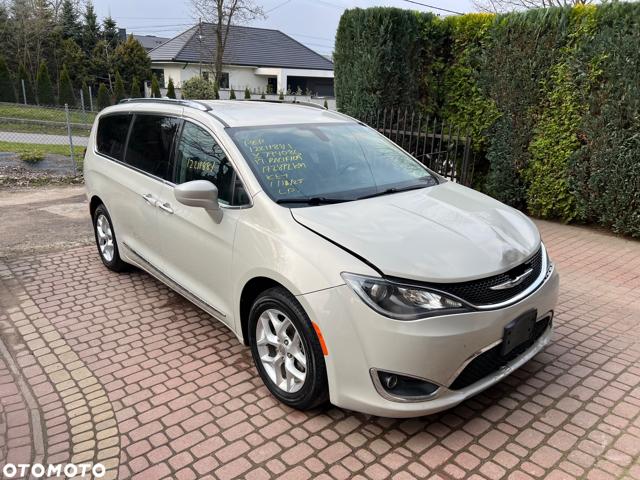 Chrysler Pacifica - 5