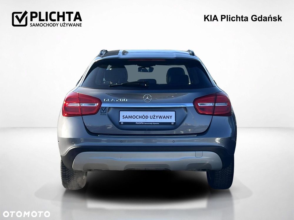 Mercedes-Benz GLA - 8