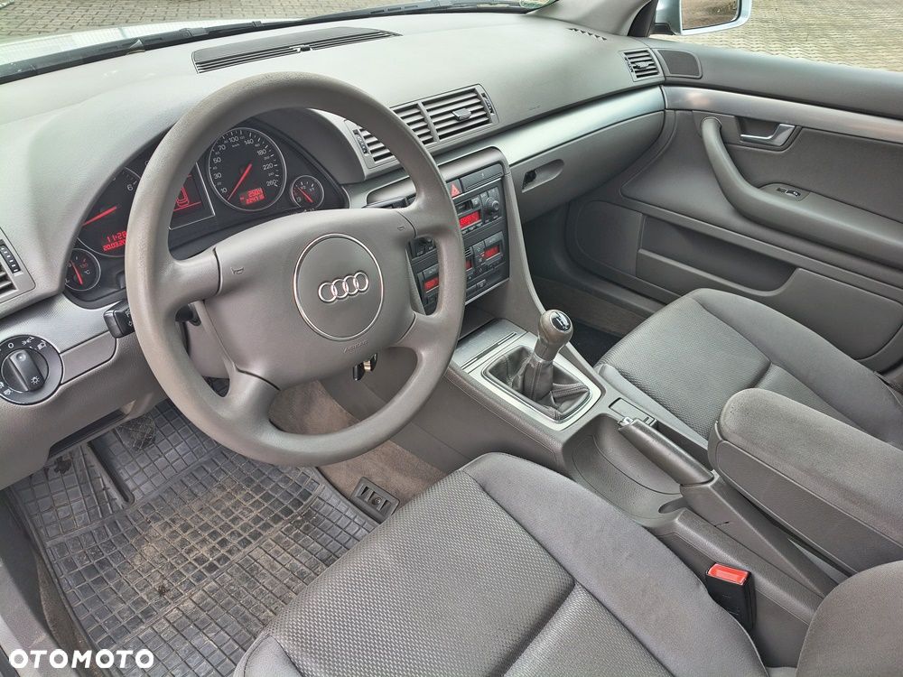 Audi A4 Limousine - 8