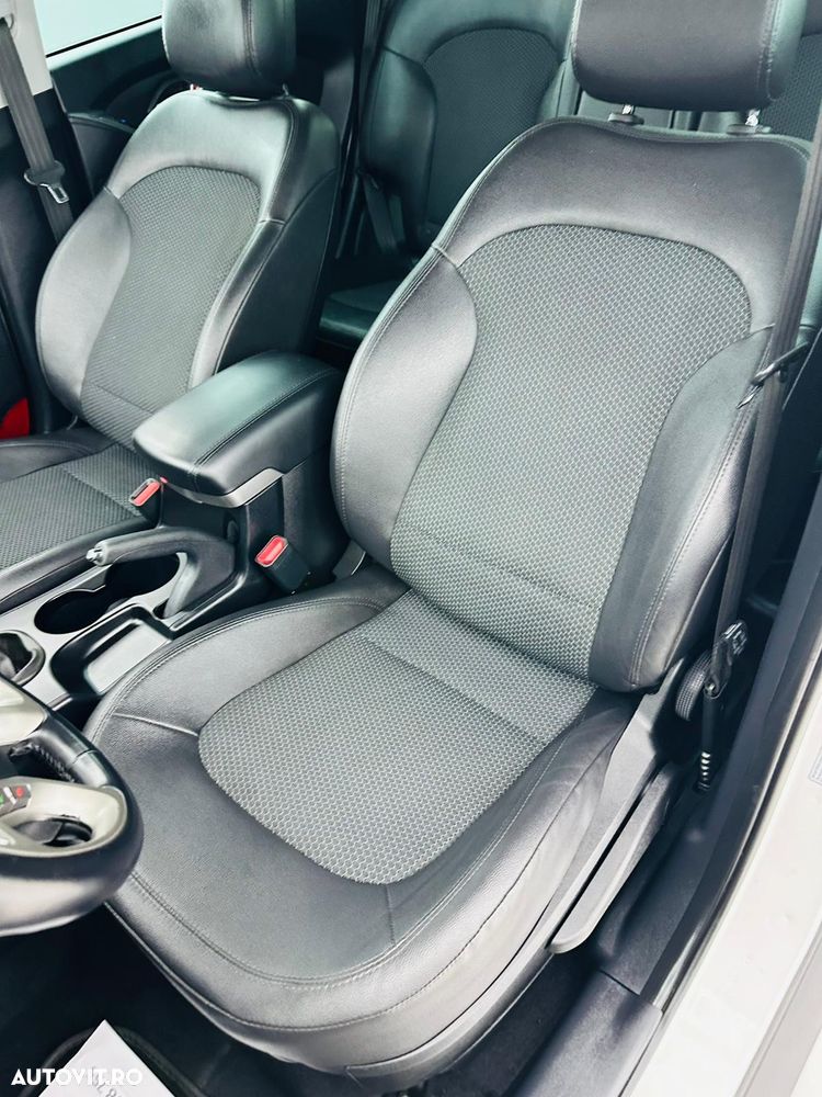 Hyundai ix35 1.7 CRDI 2WD blue Finale Gold - 19