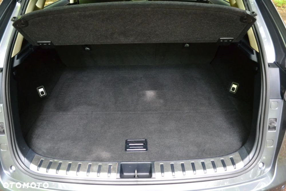 Lexus NX 300h - 12