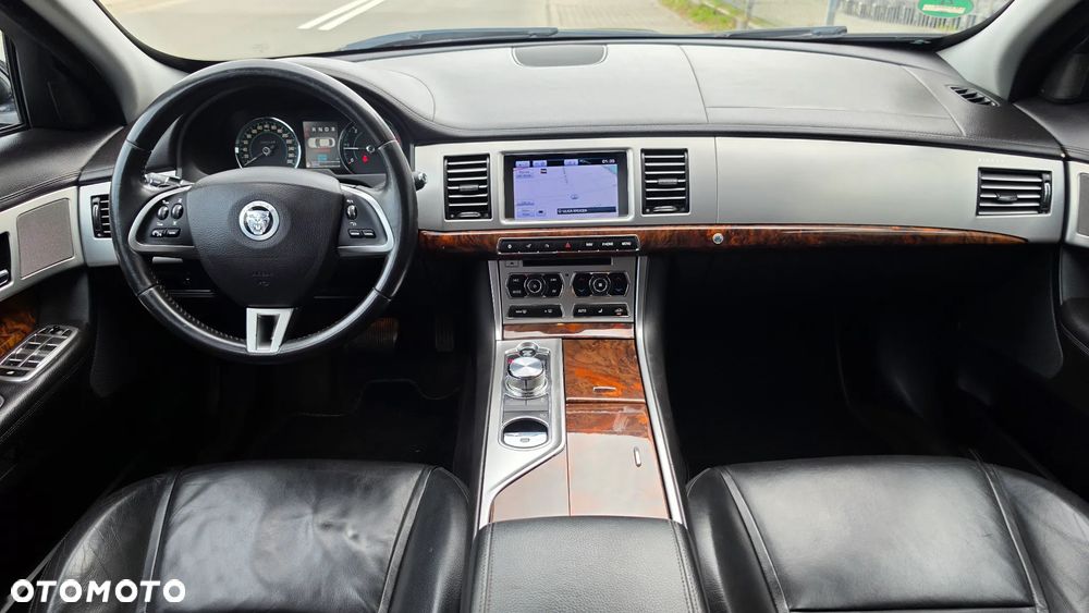 Jaguar XF 2.2 D Premium Luxury - 7