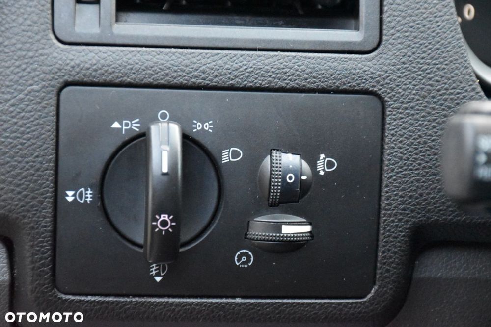 Ford Kuga 2.0 TDCi 2x4 Titanium - 14