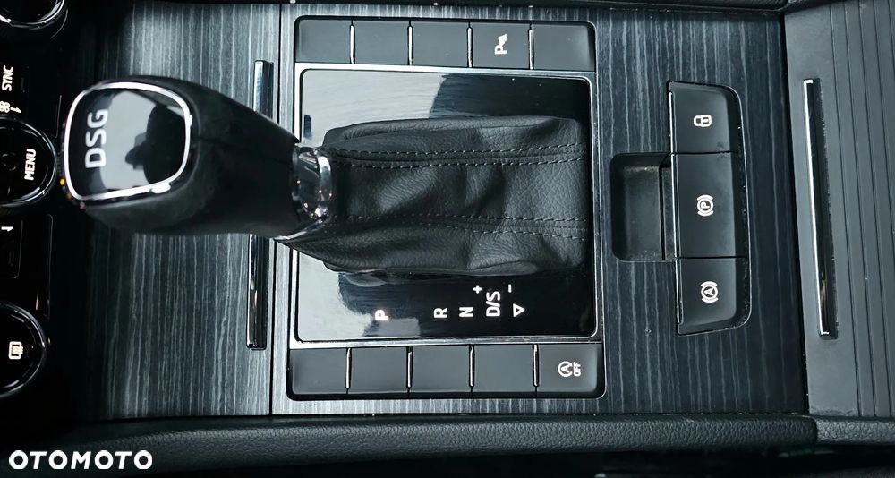 Skoda Superb 2.0 TDI DSG Premium Edition - 11