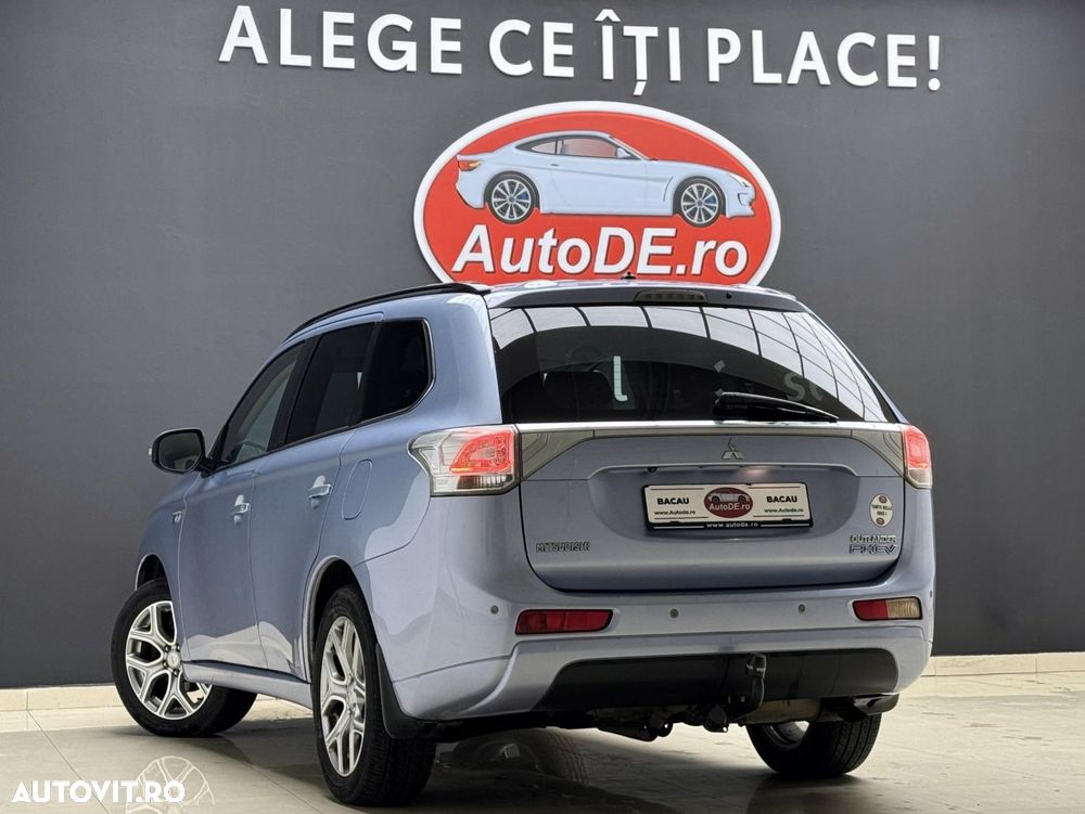 Mitsubishi Outlander - 4