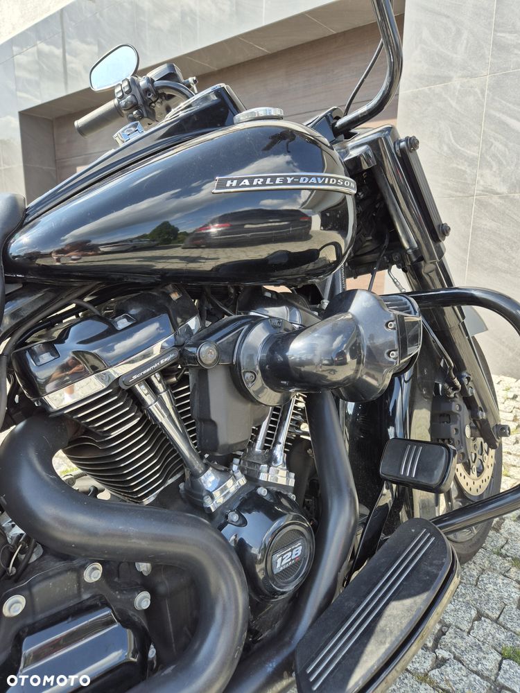 Harley-Davidson Touring Road King - 11
