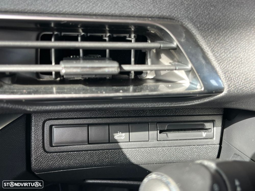 Peugeot 3008 1.5 BlueHDi GT EAT8 - 16