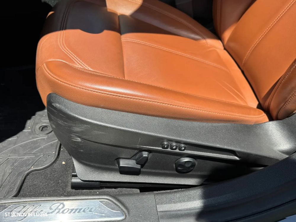 Alfa Romeo Giulia 2.2 Super - 11