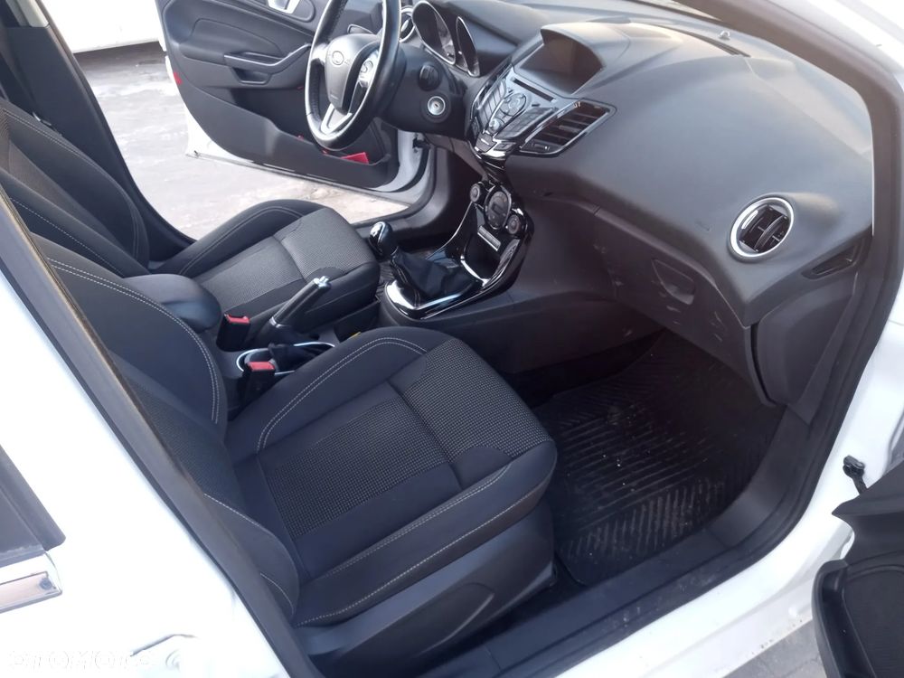 Ford Fiesta 1.0 EcoBoost S&S TITANIUM - 9