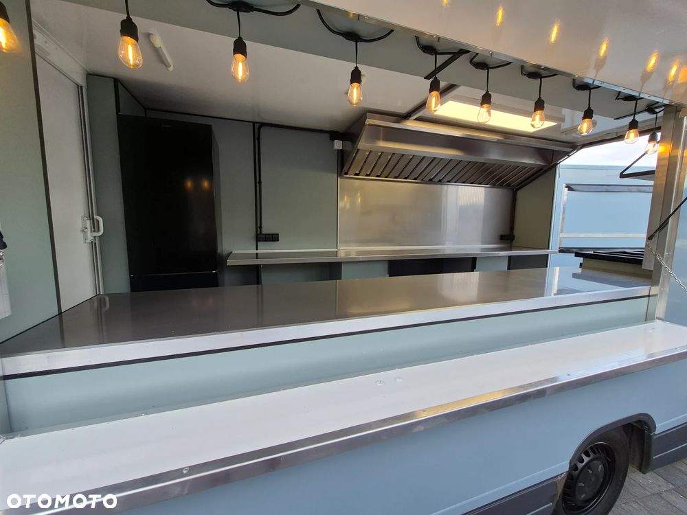Mercedes-Benz Food Truck Sklep bar - 16