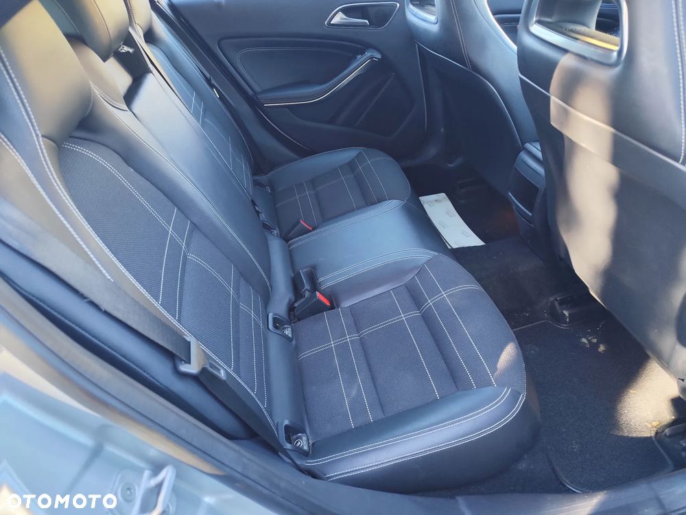 Mercedes-Benz Klasa A 180 (BlueEFFICIENCY) Style - 32