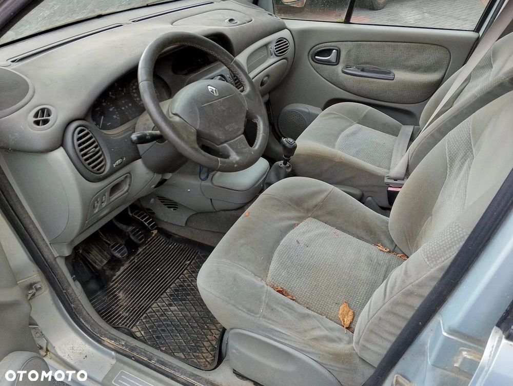 Renault Megane Scenic I FL (99-03r.) 1.9 DCI 102KM. Silnik F9Q 732 Skrzynia JC5 132 lakier MV632 – GREY BOREAL BC.Cały na części. GWARANCJA !!! Przód Tył Zestaw Komplet Drzwi Klapa Zderzak Błotnik Maska Grill Atrapa Szyba Pas Lampa Lusterko Boczki Fotel Kanapa Kokpit Deska Rozdzielcza Przełącznik Włącznik Sterownik Przewody Wiązka Instalacja Moduł Komputer Czujnik Listwa Pompa Alternator Wtryski Głowica Rozrusznik Kompresor Sprzęgło Dwumas Silnik Skrzynia ABS Klimatyzacji Paliwa Wspomagania Kolektor Turbina Przepustnica Zawór Chłodnica Koło Hak Belka Sanki Zawieszenie Mcpherson Półoś Amortyzator Wydech Tłumik Zacisk Most - 8