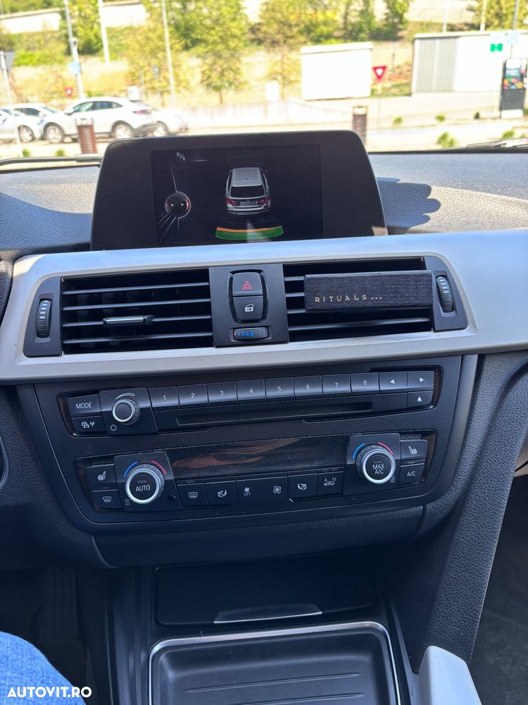 BMW Seria 3 320d Aut. - 11