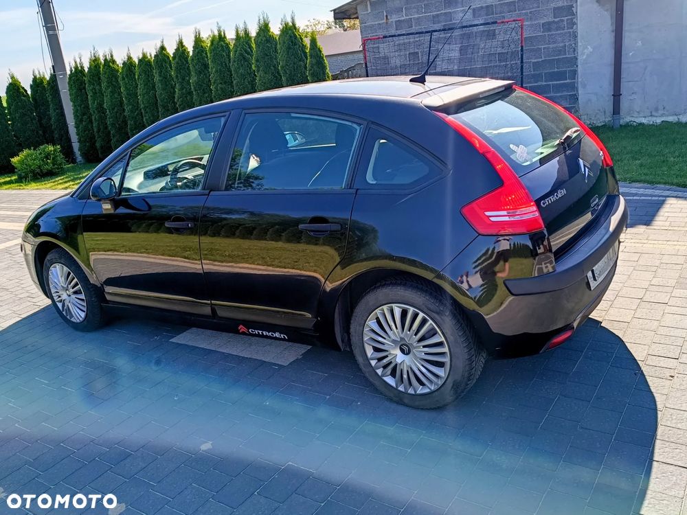 Citroën C4 1.6 16V Confort - 2