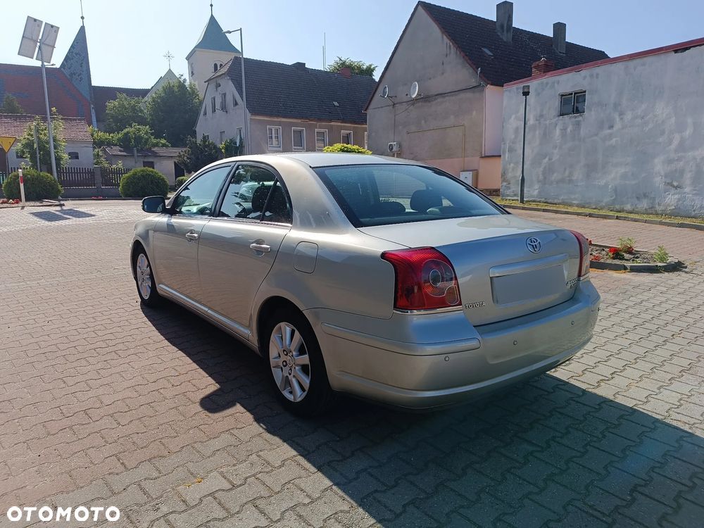 Toyota Avensis 2.2 D-4D Prestige - 1