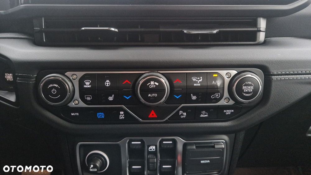 Jeep Wrangler - 28