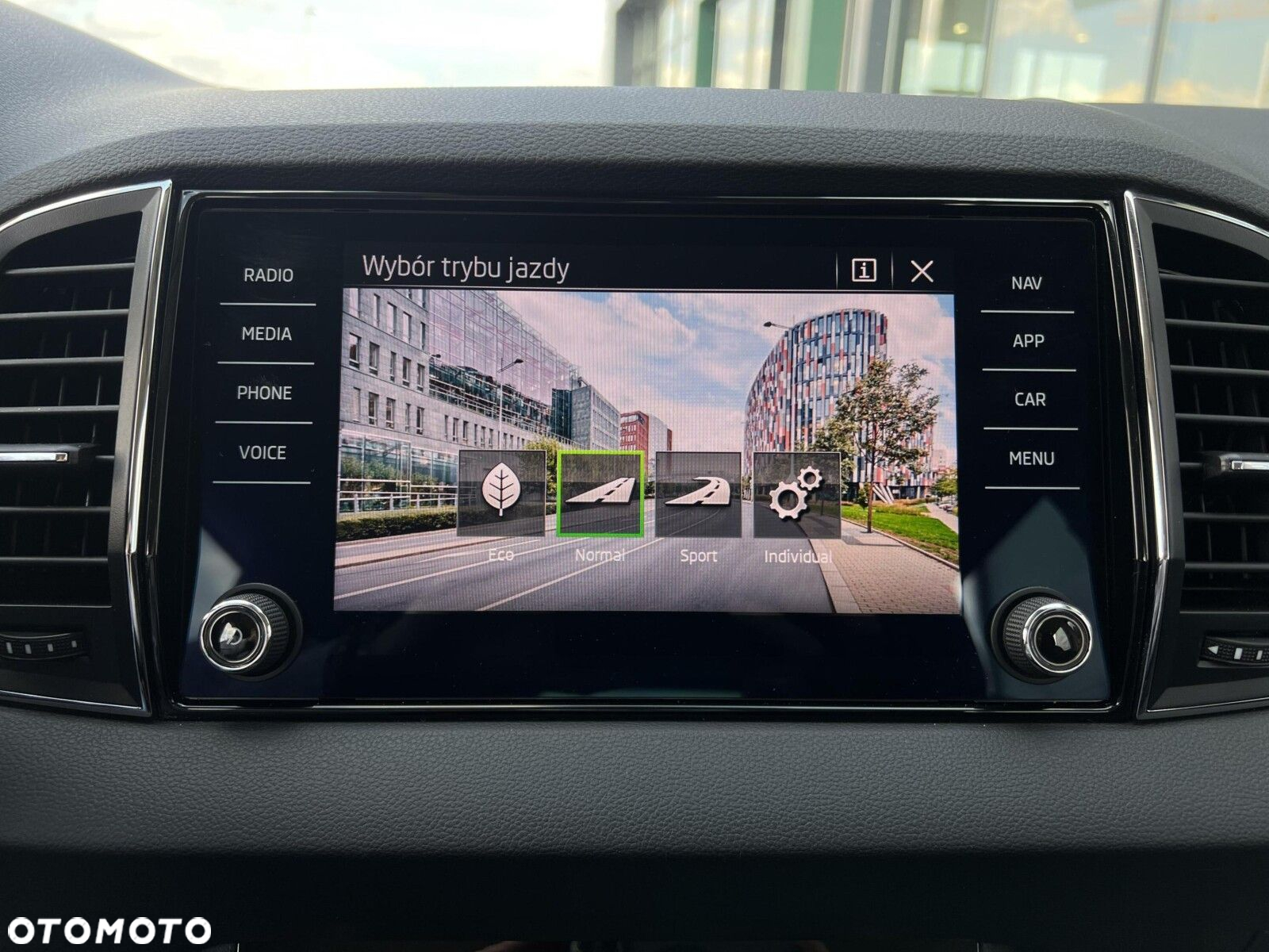 Skoda Karoq 1.5 TSI ACT GPF 4x2 Style DSG - 33