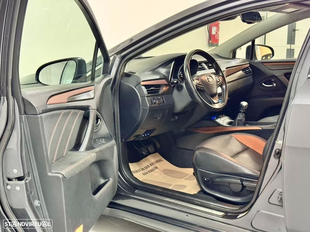 Toyota Avensis Touring Sports 2.0 D-4D Luxury+GPS - 19