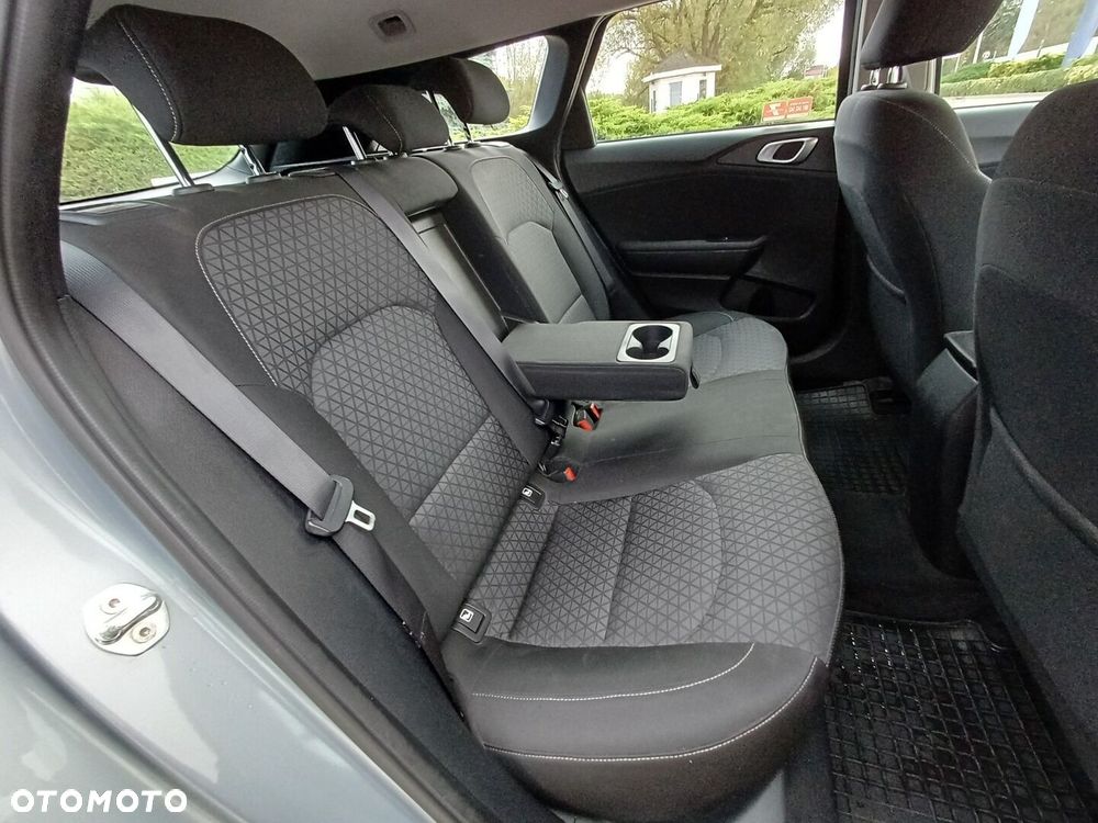 Kia Ceed 1.6 CRDi mHEV GT-Line - 28
