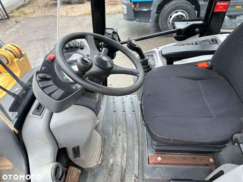 Caterpillar 906M - 15