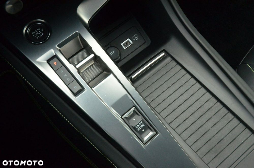 Peugeot 408 1.6 Plug-In Hybrid 225 GT EAT8 - 29