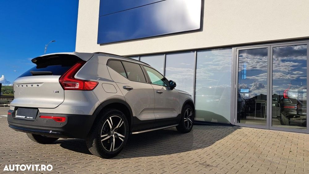 Volvo XC 40 B4 AT FWD MHEV Ultra Dark - 8