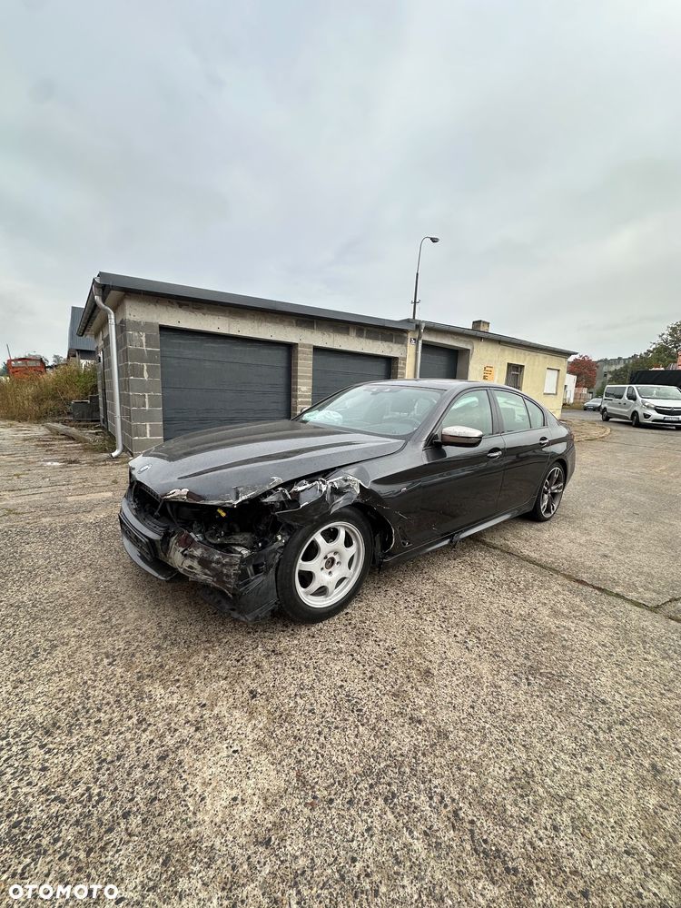 BMW Seria 5 M550i xDrive sport - 15
