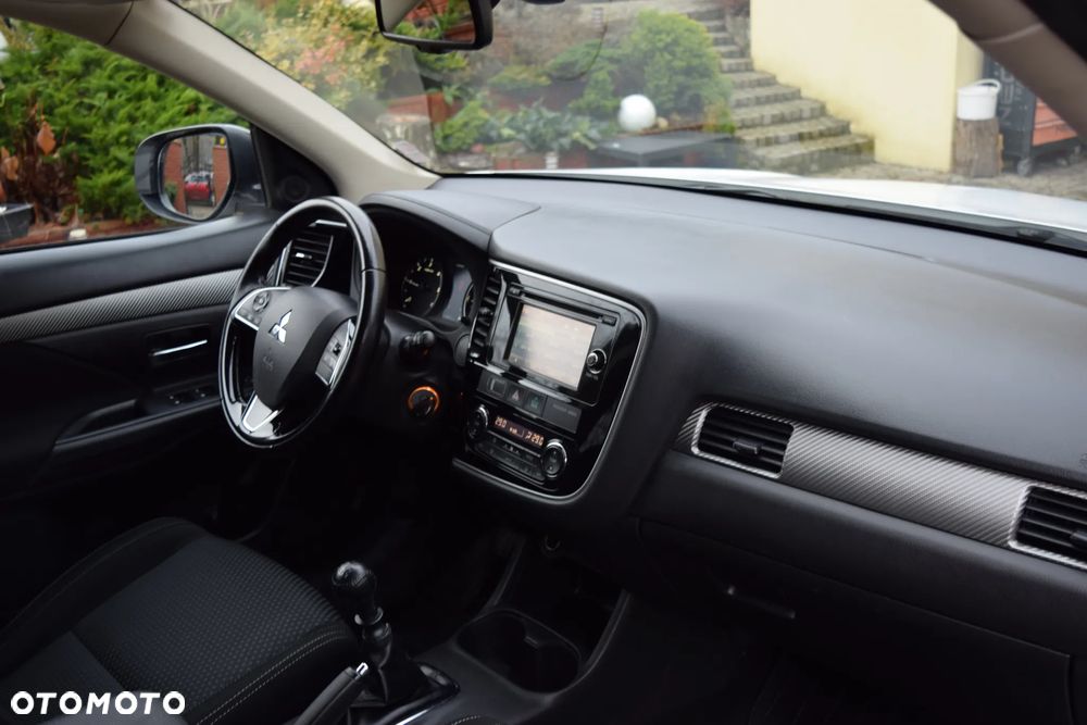 Mitsubishi Outlander 2.2 DI-D 4WD Plus - 12