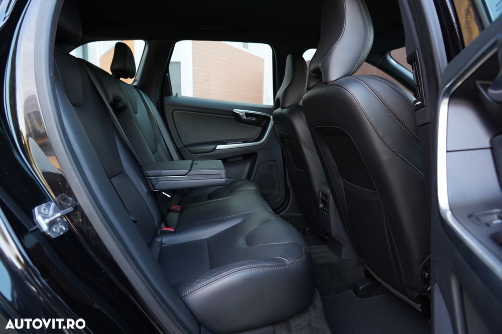 Volvo XC 60 D5 AWD Geartronic Summum - 12