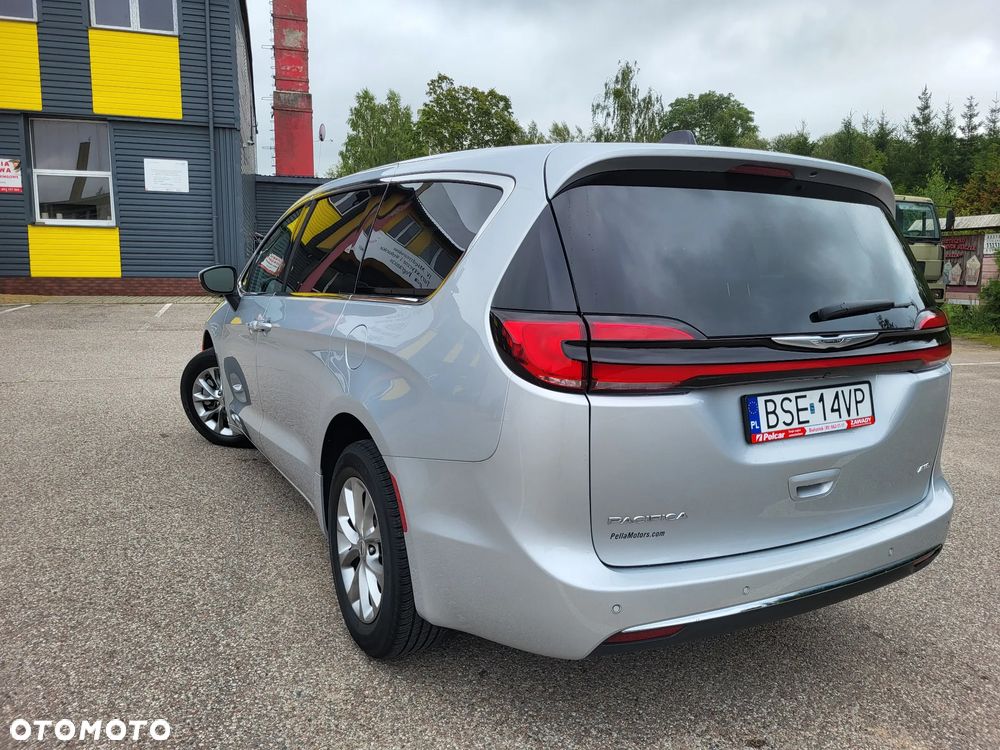 Chrysler Pacifica - 4
