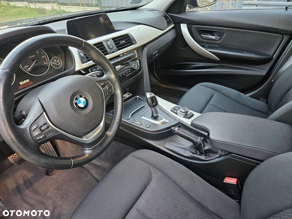 BMW Seria 3 330d xDrive Sport-Aut Luxury Line - 24