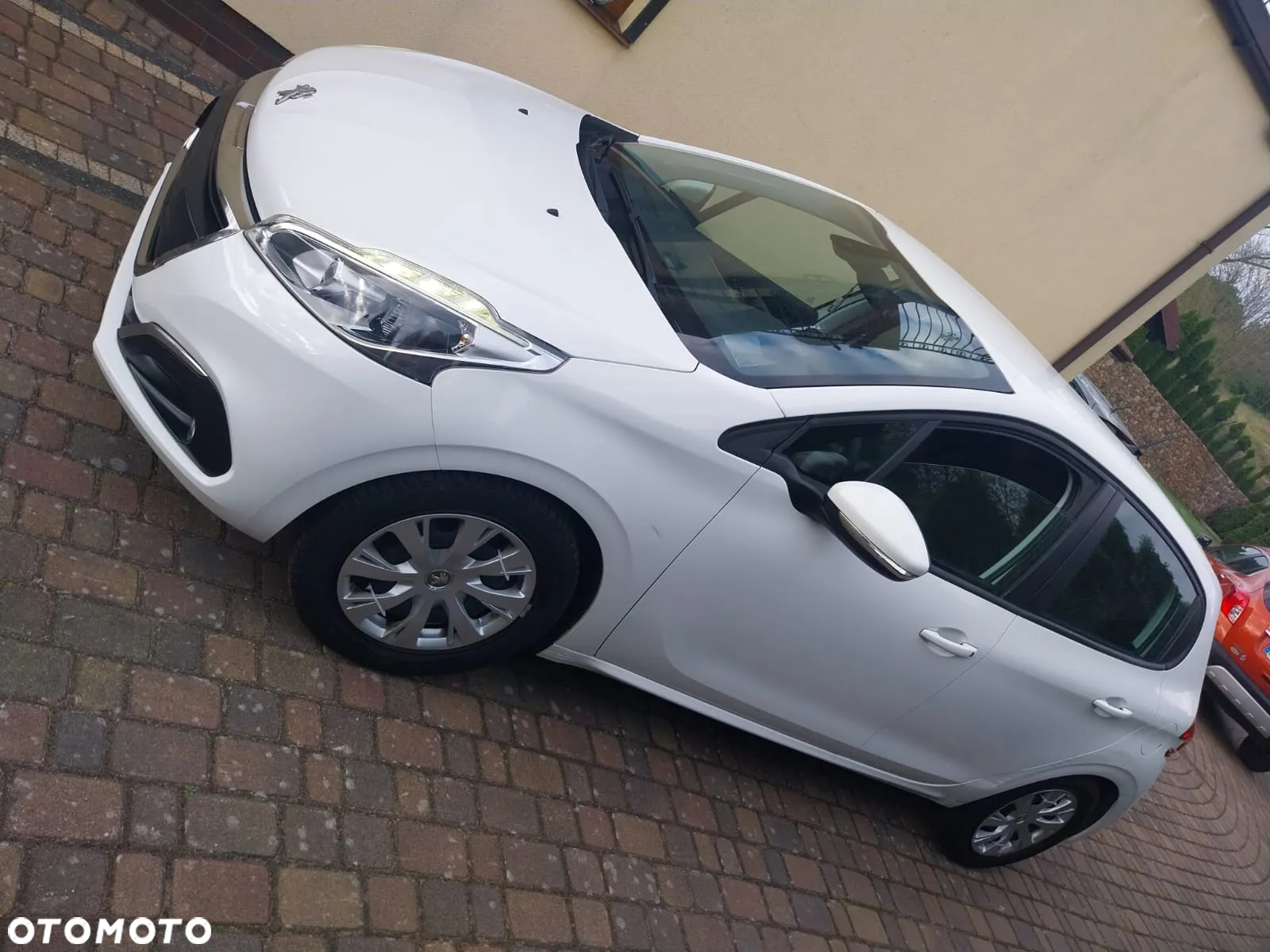 Peugeot 208 - 18