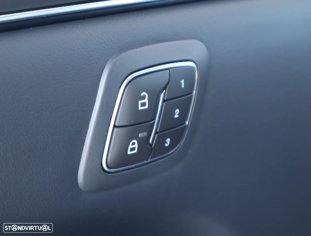 Ford Mustang Mach-E AWD PREMIUM - 33