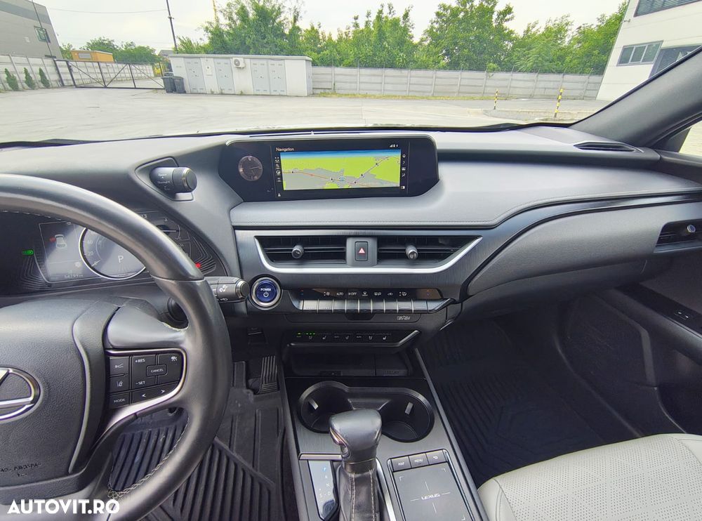 Lexus UX - 8