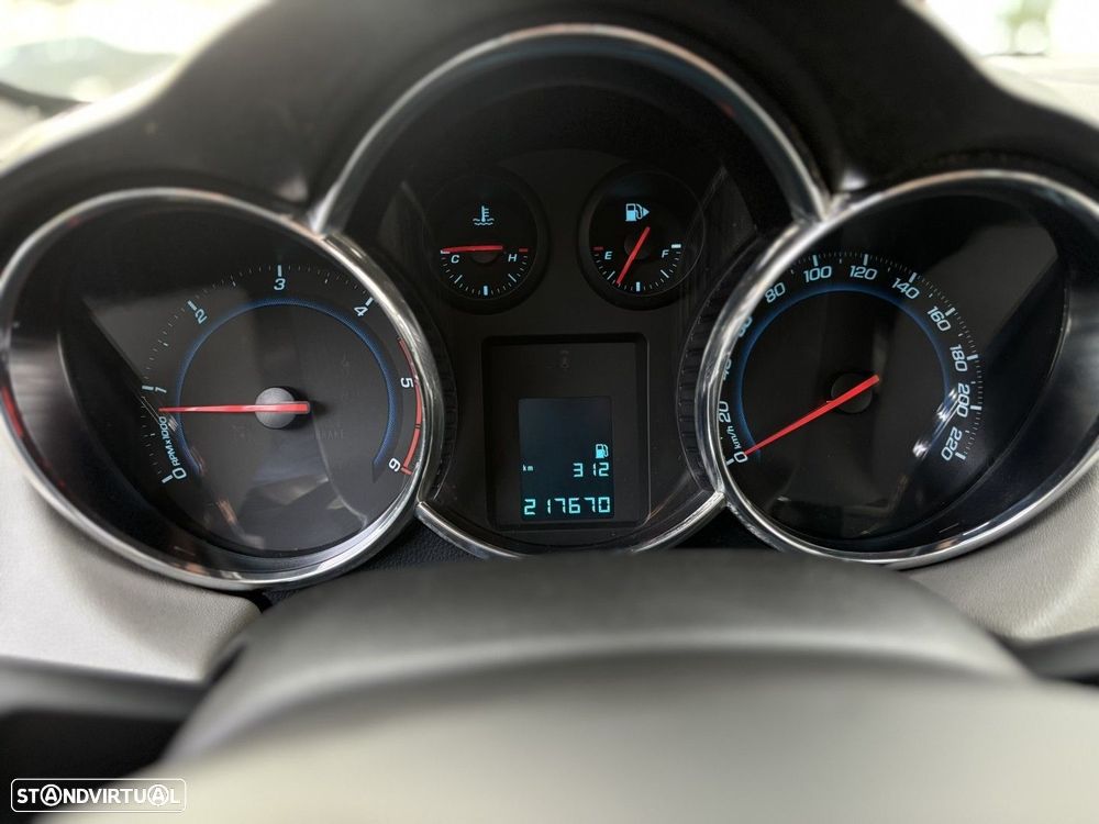 Chevrolet Cruze - 12