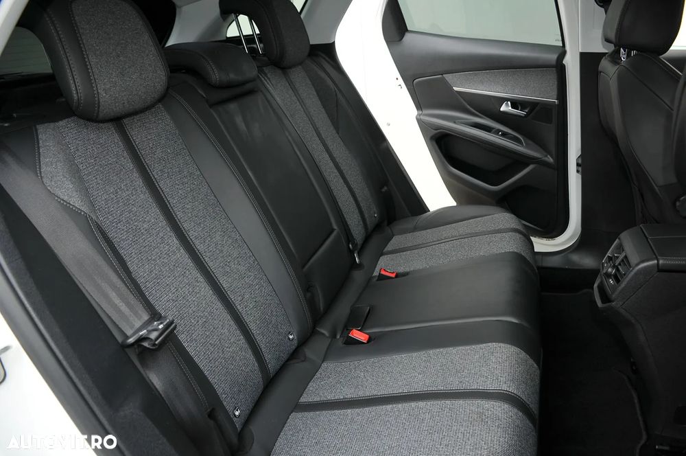 Peugeot 3008 1.2 PureTech Turbo S&S Allure - 17