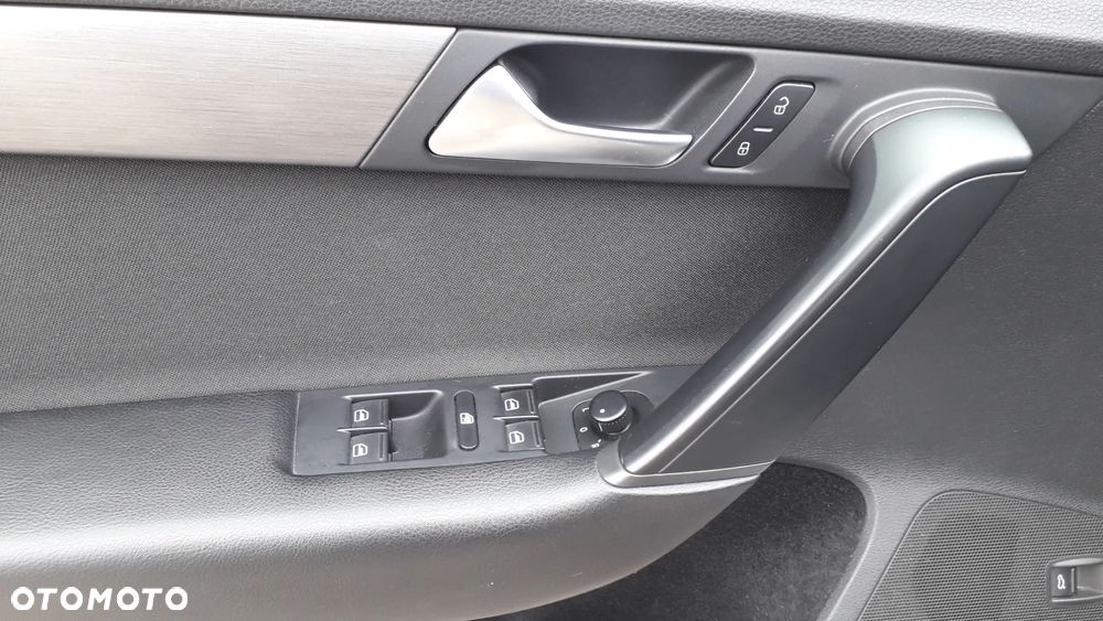 Volkswagen Passat 2.0 TDI DSG BlueMotion Technology Comfortline - 11