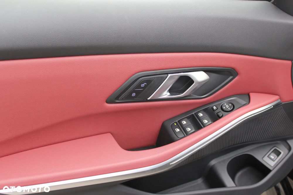 BMW Seria 3 318i M Sport - 24