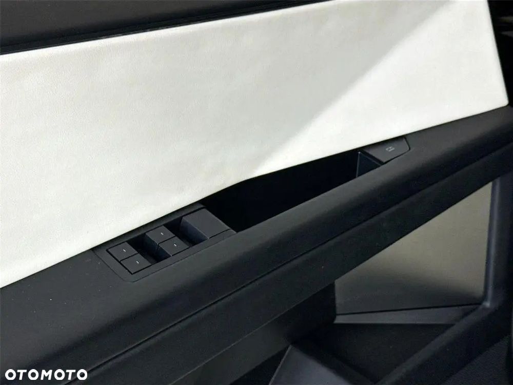 Tesla Cybertruck - 33