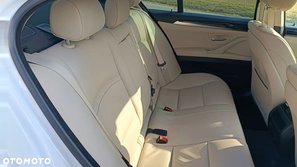 BMW Seria 5 530d xDrive Modern Line - 26