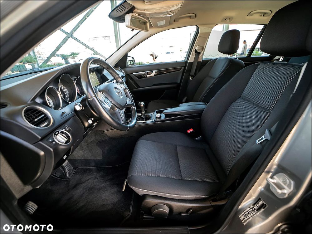 Mercedes-Benz Klasa C 180 (BlueEFFICIENCY) Elegance - 32