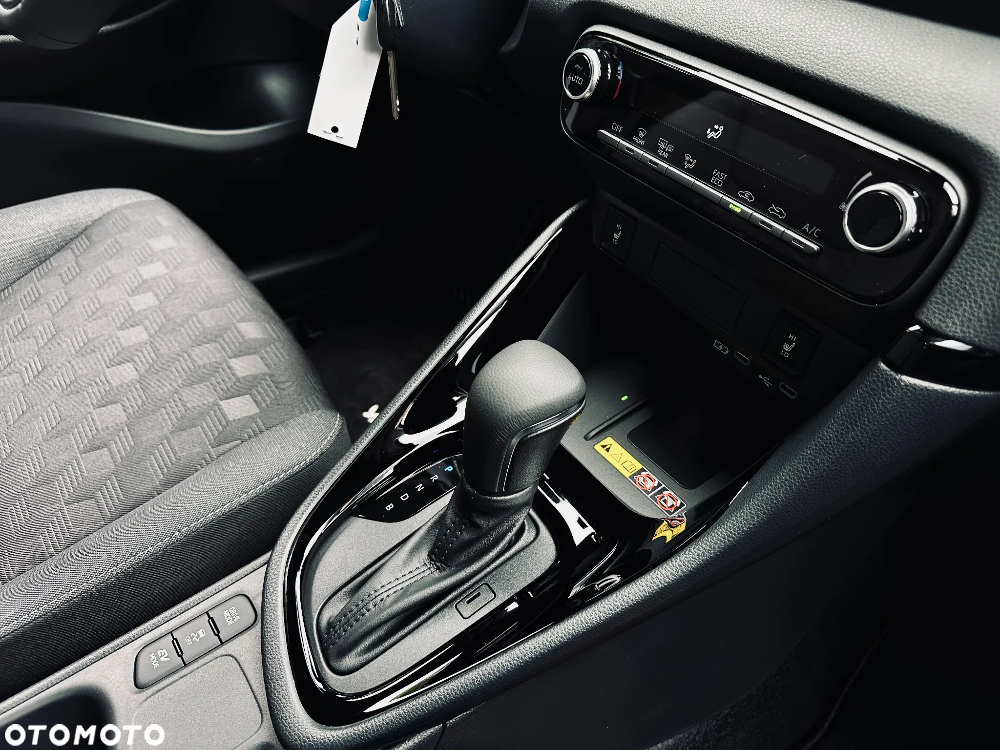 Toyota Yaris Hybrid 1.5 Style - 21