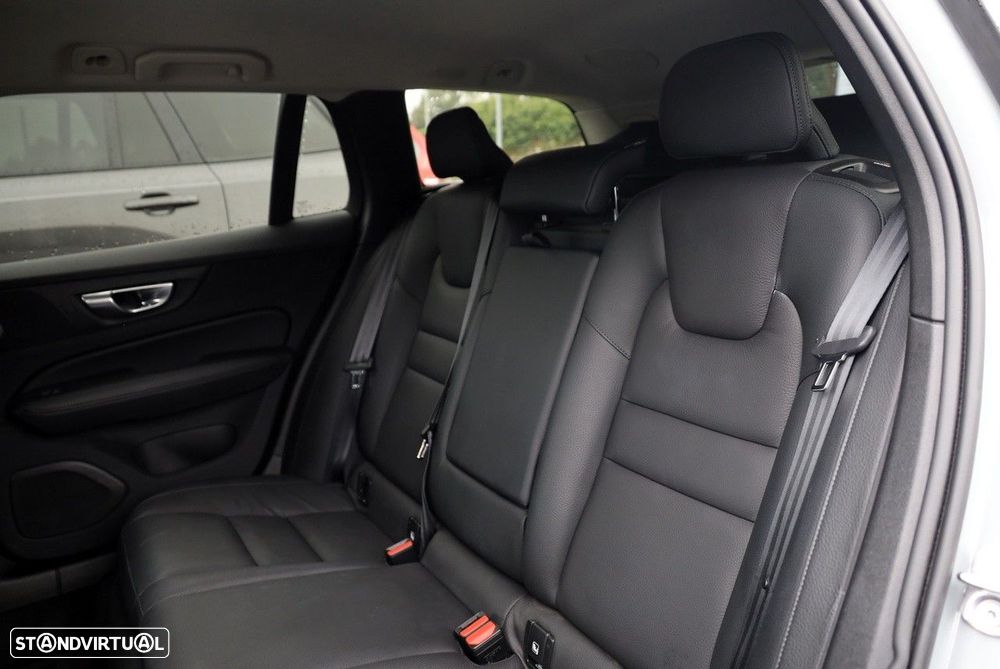 Volvo V60 2.0 T6 AWD TE Plus Dark - 13