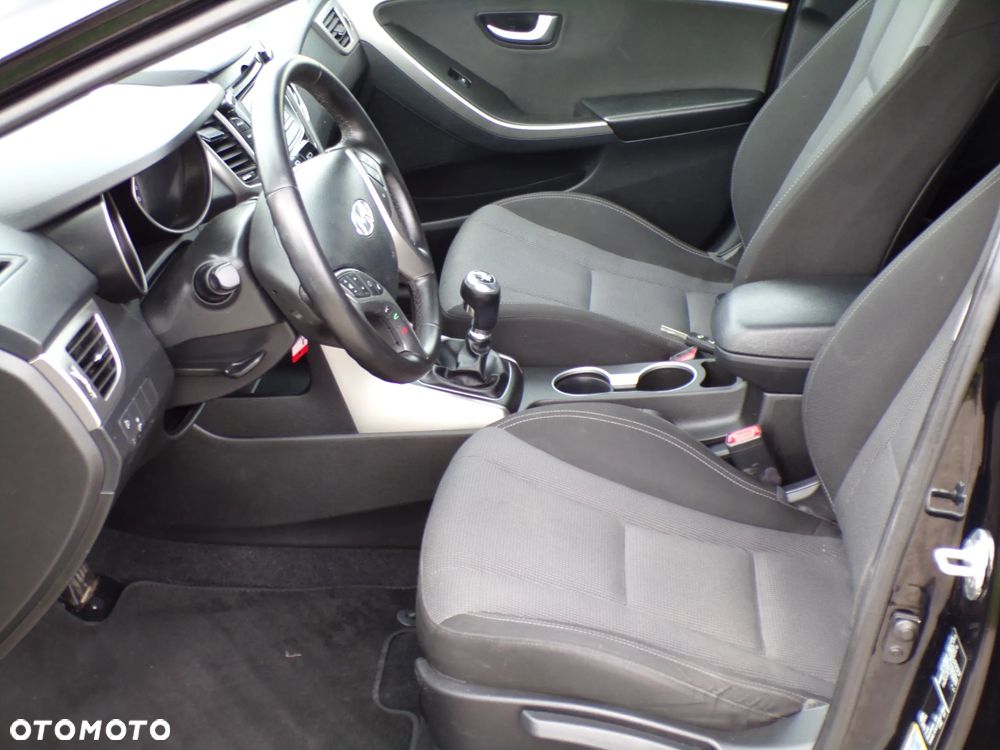 Hyundai i30 blue 1.6 CRDi Passion - 28