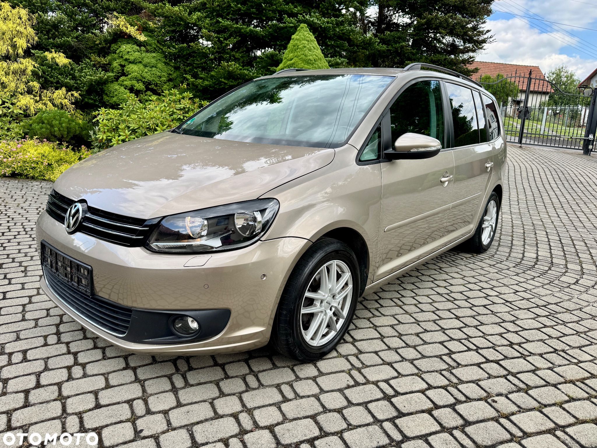 Volkswagen Touran 1.6 TDI DPF BlueMotion Technology DSG Comfortline - 1