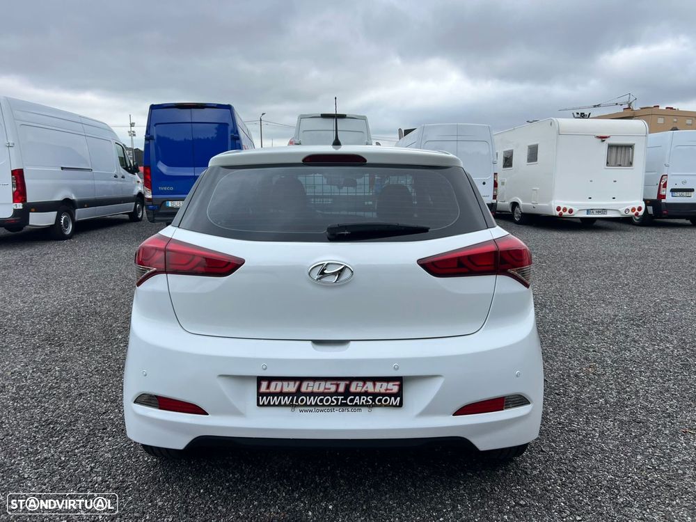 Hyundai i20 1.1 CRDi Urban - 9