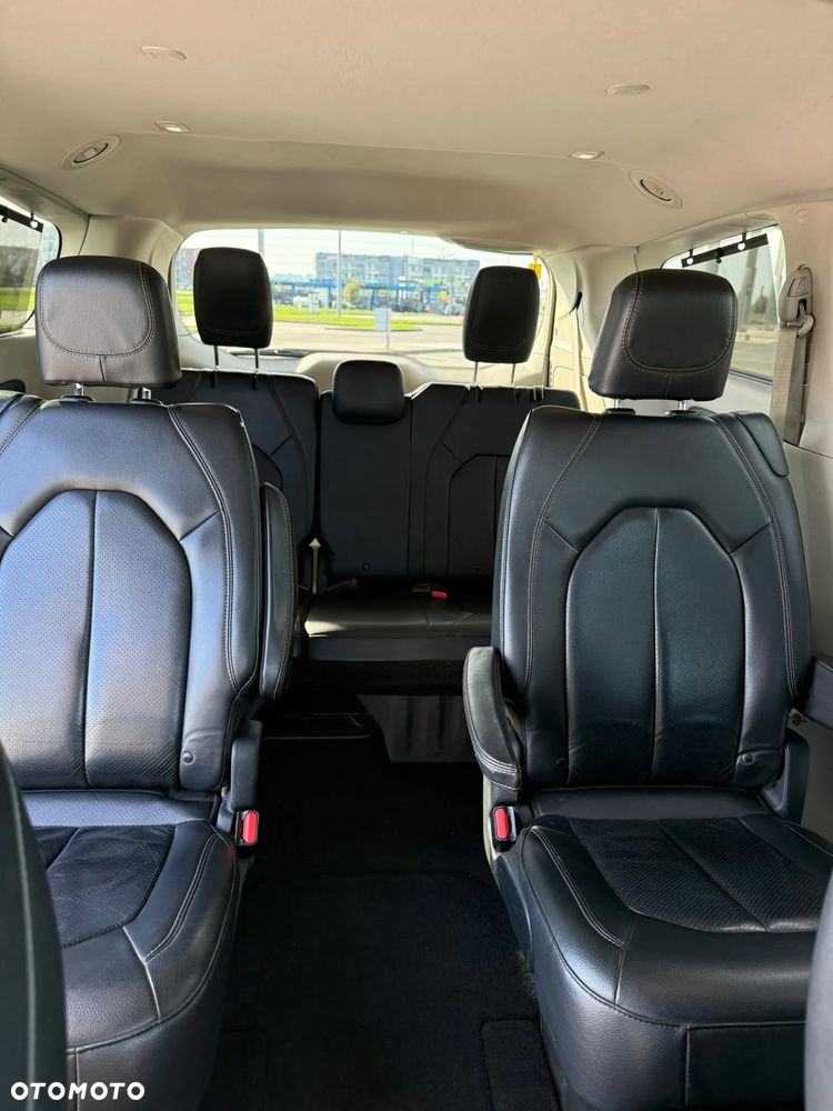 Chrysler Pacifica - 23